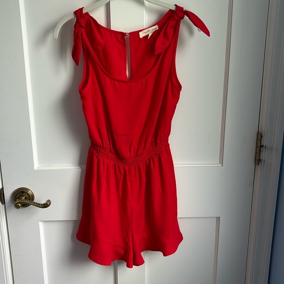 Women’s Red Tie Smocked Waist Ruffle Hem Sleeveless Scoop Neck Romper - size XS - Picture 1 of 4
